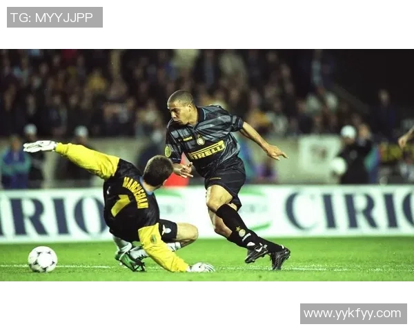 足球传奇罗纳尔多的辉煌生涯与场外故事全解析