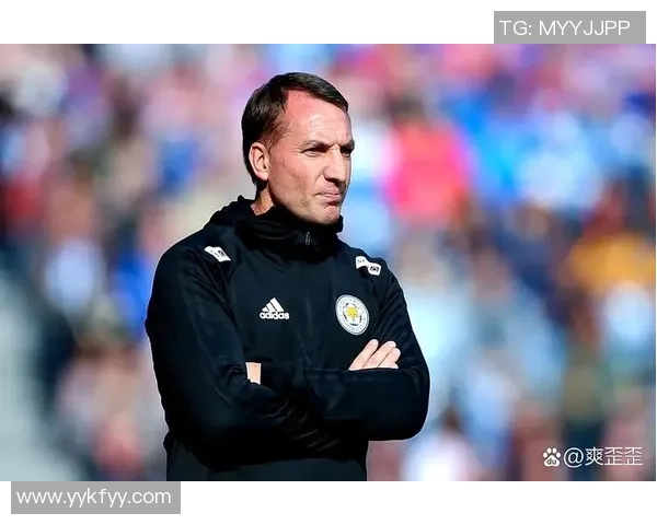 儒雅足球教练的智慧与魅力如何塑造球队的精神与风格