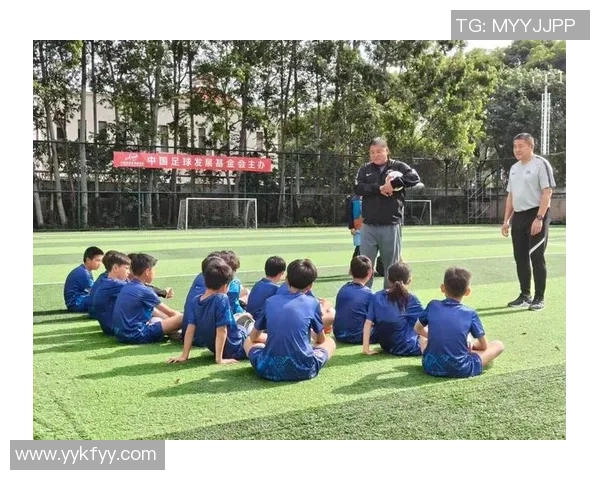 宝贝大足球：开启孩子们的足球梦想之旅，培养运动精神与团队合作意识