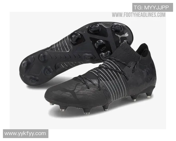 深入解析足球鞋的构造与性能特点全面拆解足球鞋的设计与技术细节